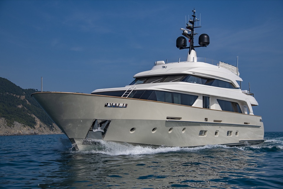 M/Y Anything Goes running towards the camera