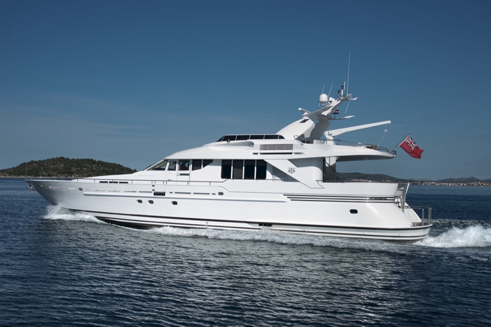 Heesen M/Y Enigma Astralis running at speed with spray at the bow