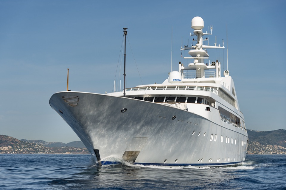M/Y Grand Ocean (86 m) underway, bow-on
