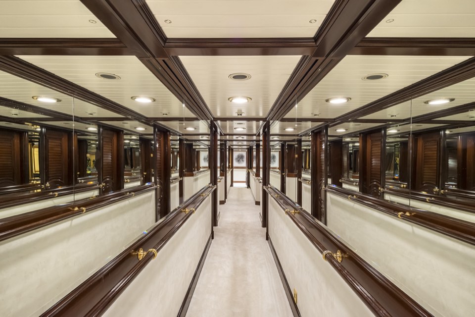 Grand Ocean, 86 m: main deck