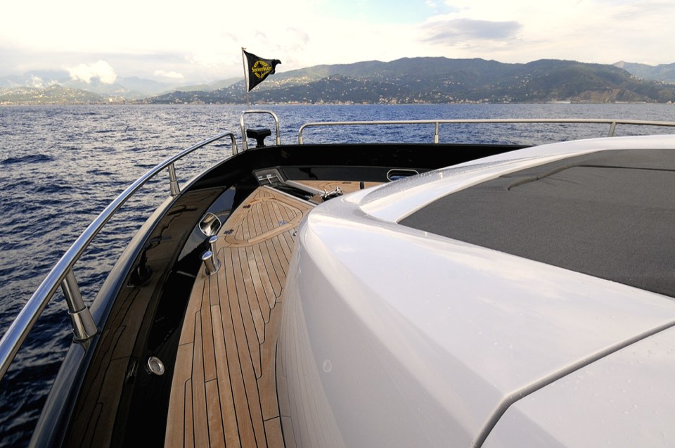 Sunseeker Predator 84: bow spray