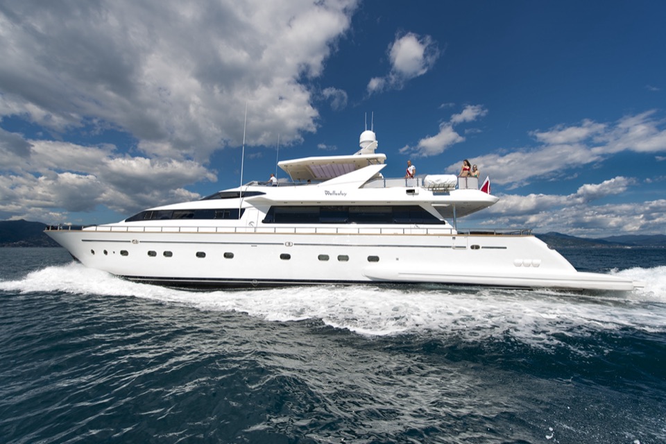 M/Y The Wellesley running at speed under a summer sky