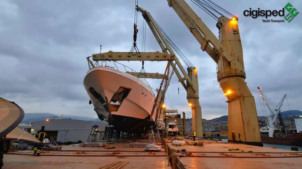 Video: Mangusta 165 loading, Genoa